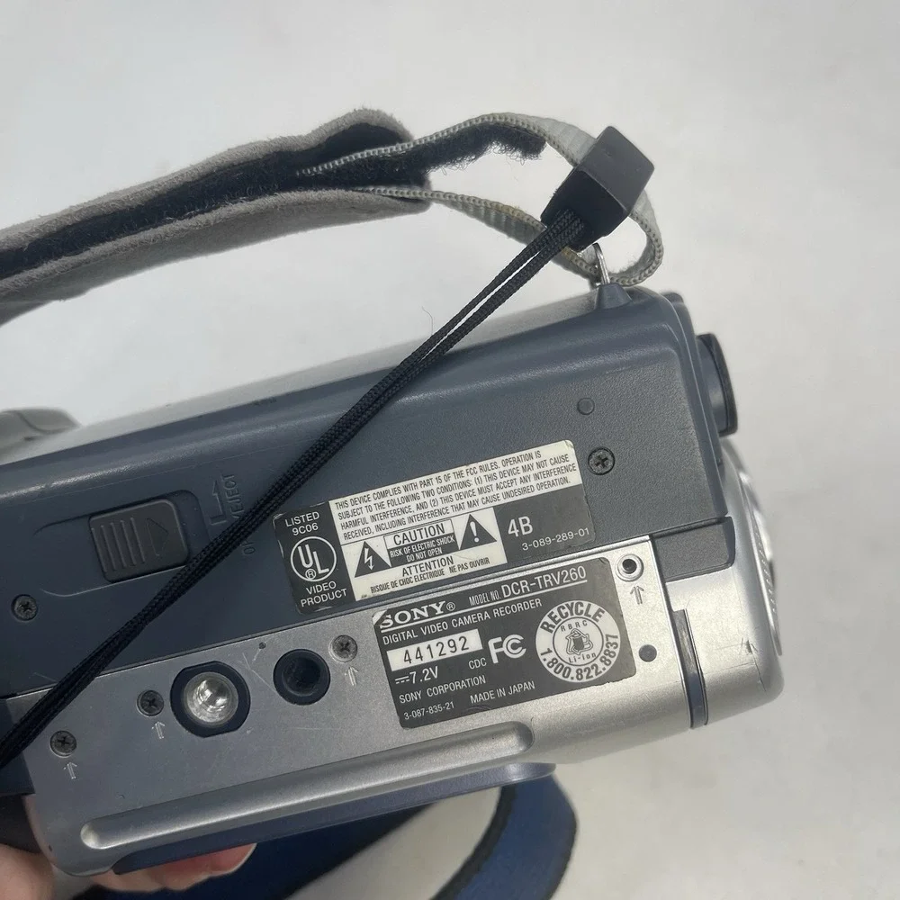 Sony Handycam Digital Video 8 Camcorder DCR-TRV280 Untested